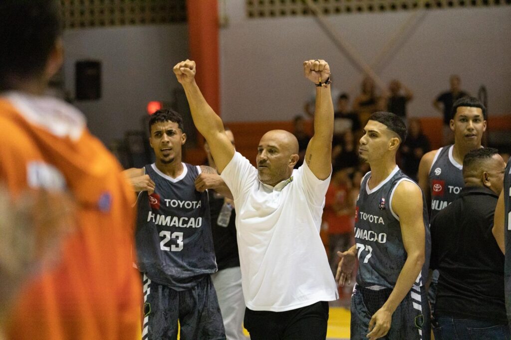 Coach Eduardo Chelo Lopez