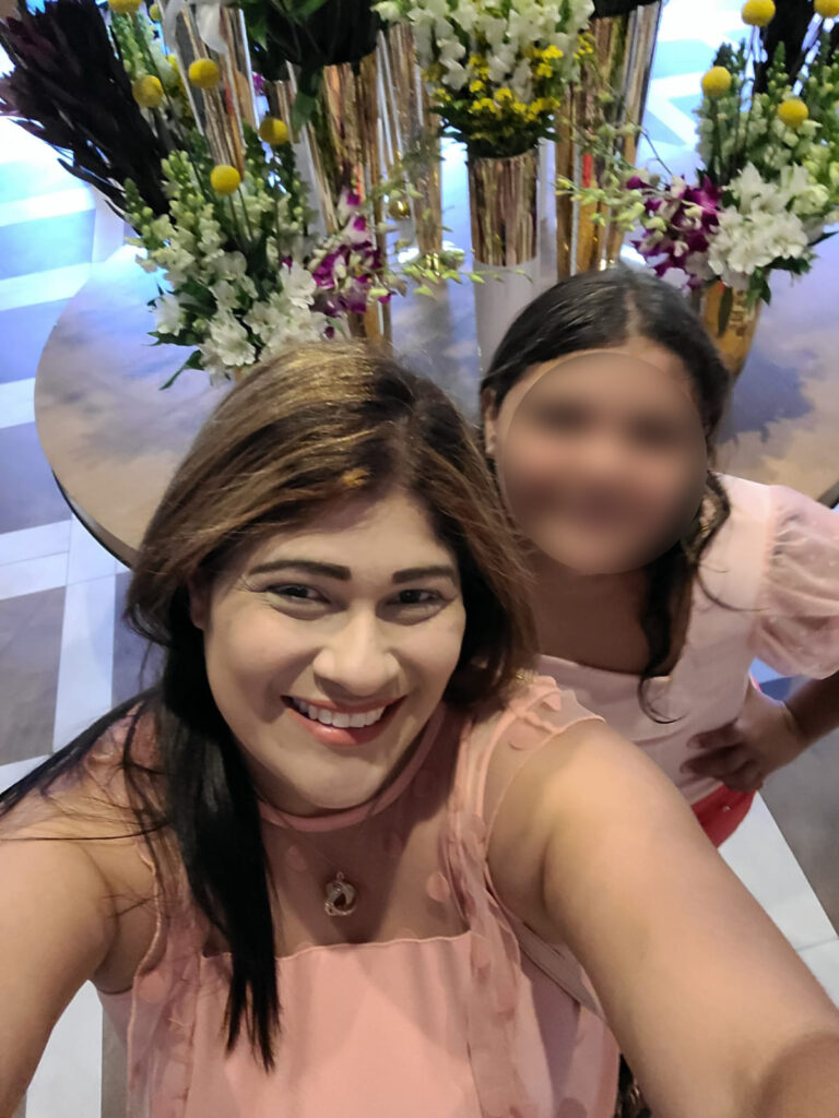 La senora Arelis Boneta Soto y su hija.