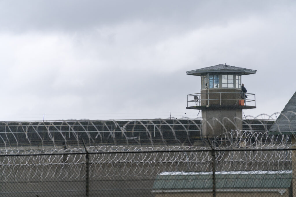 guard tower barbed wire fence boundary federal pri 2021 08 26 22 38 06 utc 1024x683
