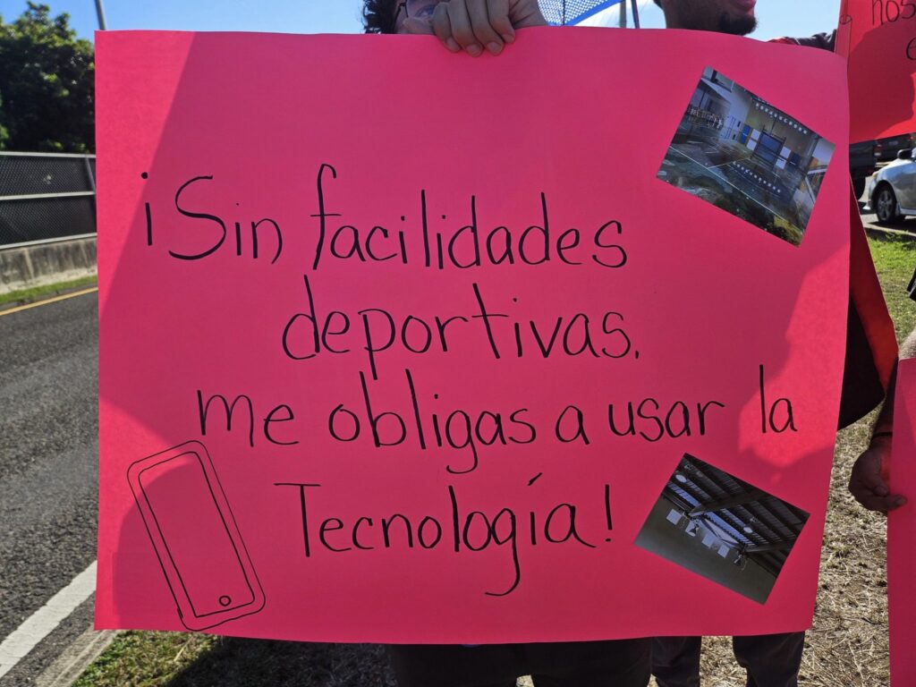 protesta escuela guayama 2