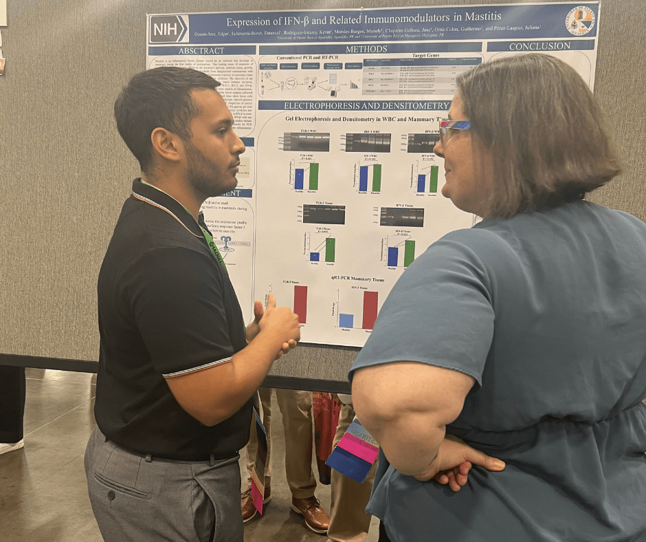 El estudiante Edgar Ocasio presentando su investigación en la SACNAS 2024